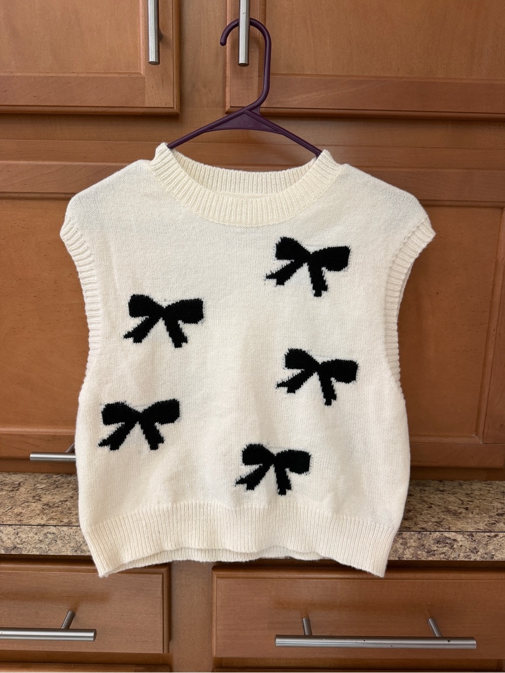 SHEIN Ivory Knit Sleeveless Vest with Black Bow Intarsia